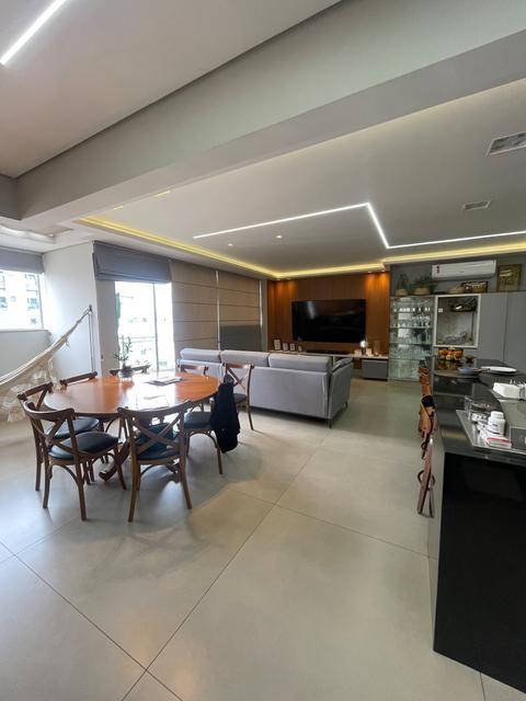 Cobertura à venda em Maringá, Zona 07, com 4 suítes, com 228 m², CONDOMÍNIO EDIFÍCIO TERRA BRASILIS